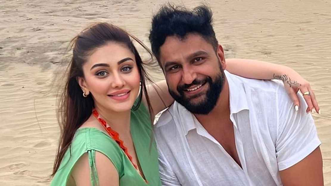 বুকে শেফালির মুখের ট্যাটু করালেন অভিনেত্রীর স্বামী