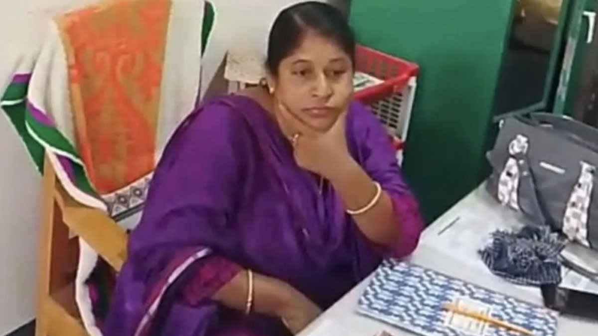 শেখ মুজিবুর রহমানের ছবি টানানো সেই প্রধান শিক্ষিকা বরখাস্ত