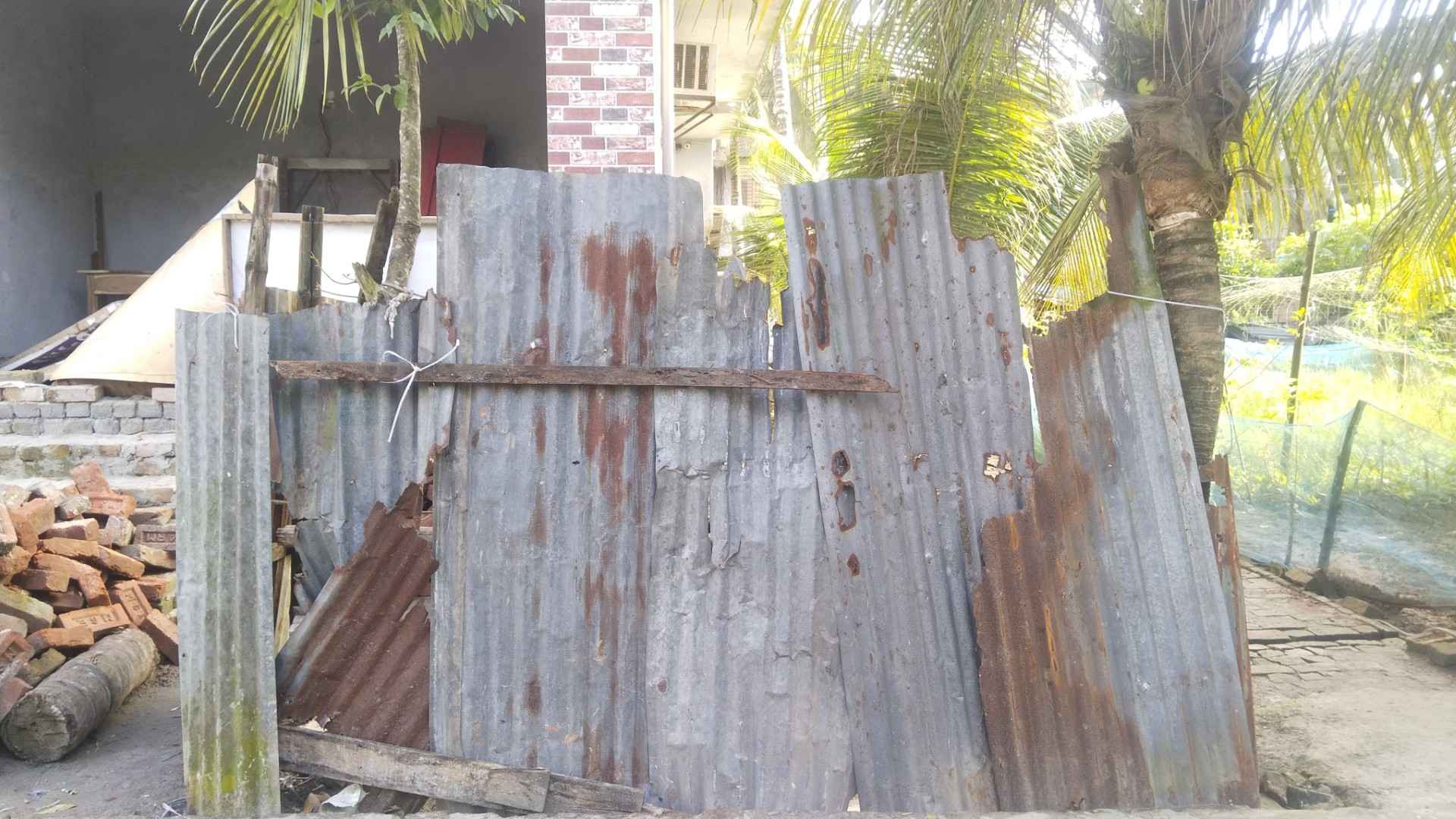 চলাচলের রাস্তা বন্ধ করে দিলেন বিএনপি নেতা