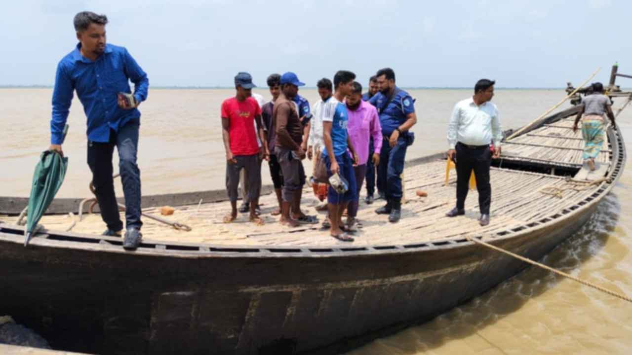 কুমারখালীর পদ্মা নদী থেকে অবৈধভাবে বালু উত্তোলন, ৬ জনকে জরিমানা