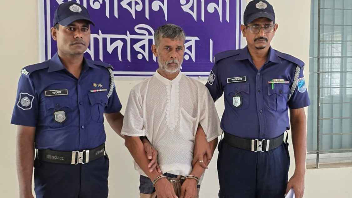 মাদারীপুরে শিশু শিক্ষার্থীকে ধর্ষণচেষ্টা মামলায় বৃদ্ধ গ্রেফতার