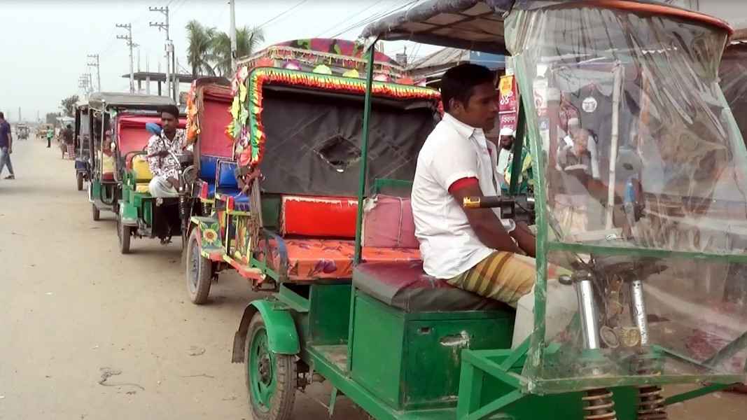 গাজীপুর মহাসড়কে বেপরোয়া অটোরিকশা, পুলিশের মাসিক চাঁদা আদায় অর্ধকোটি