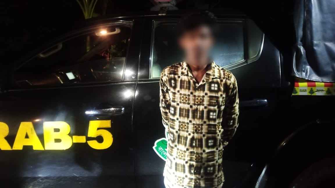 প্রেমে রাজি না হওয়ায় স্কুলছাত্রী অপহরণ, যুবক গ্রেফতার