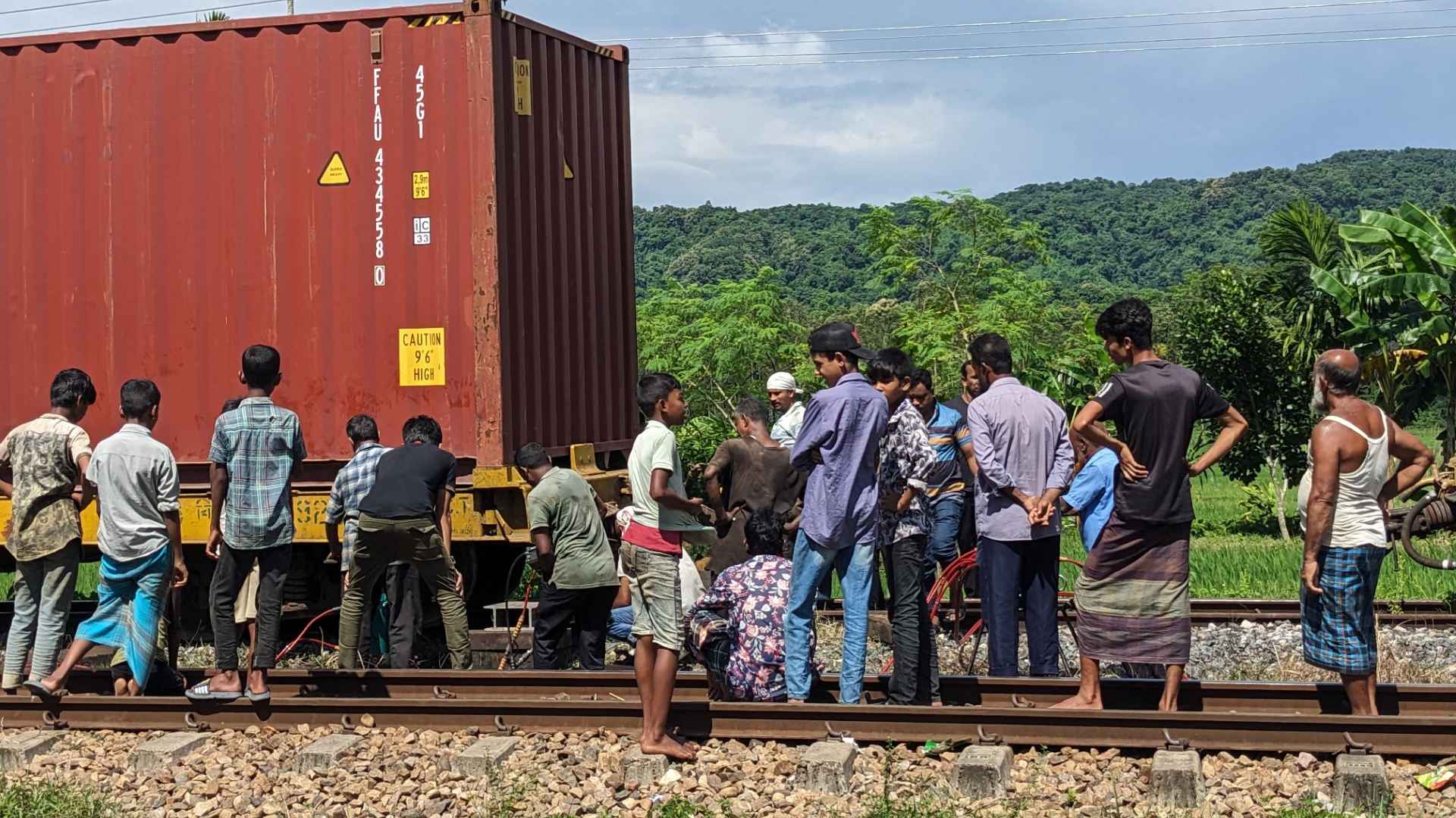 মিরসরাইয়ে মালবাহী ট্রেনের বগি লাইনচ্যুত, ৩ ঘণ্টা পর চলাচল স্বাভাবিক
