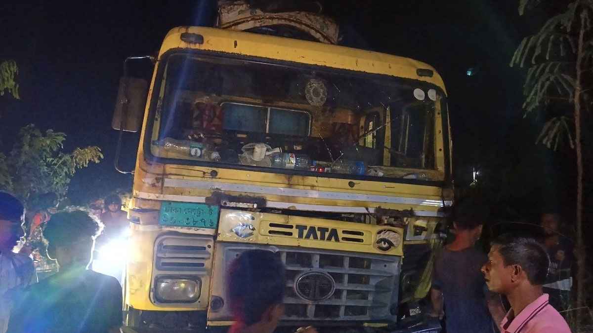 ঠাকুরগাঁওয়ে ট্রাক-ভ্যান সংঘর্ষে প্রাণ গেল নারীর