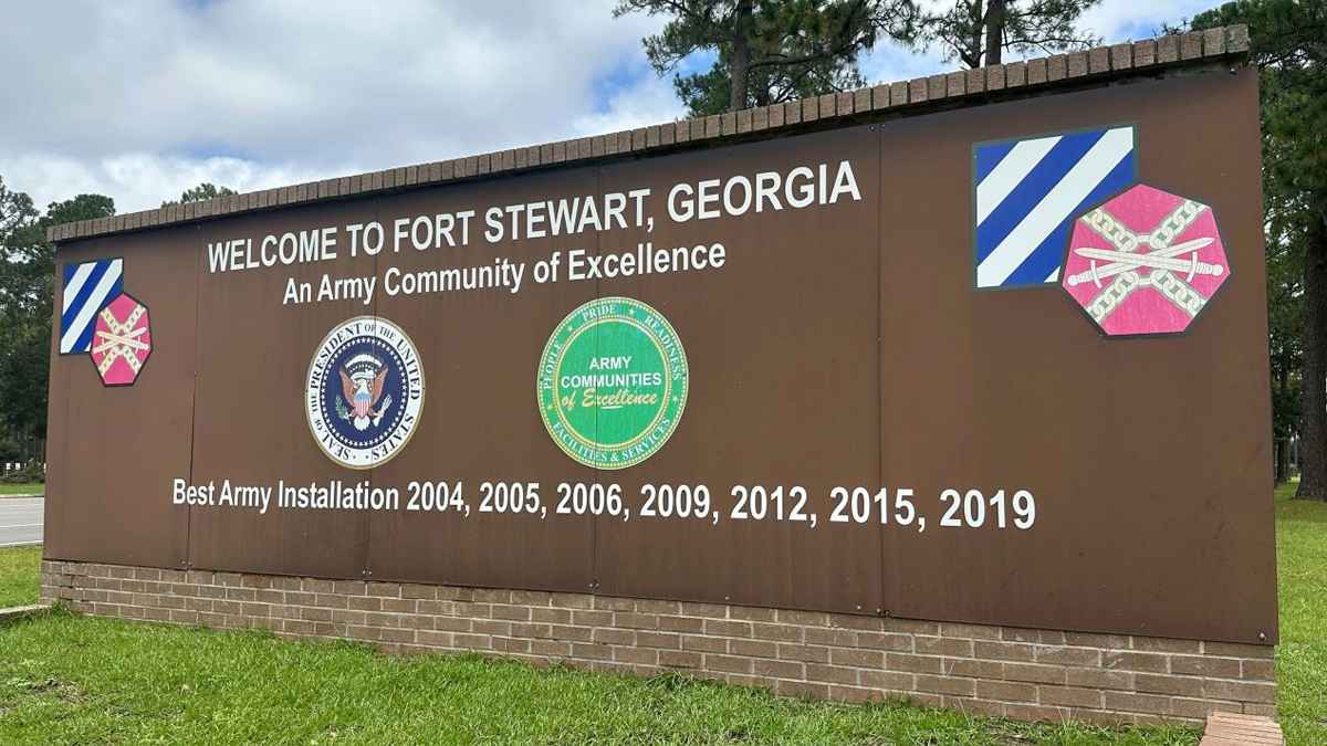 যুক্তরাষ্ট্রে সেনাঘাঁটিতে সহকর্মীর গুলিতে আহত ৫