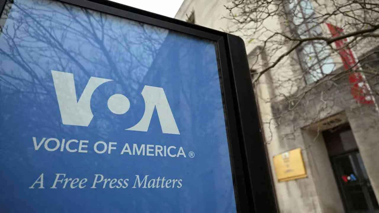 ৫০০ সাংবাদিককে বরখাস্ত করছেন ট্রাম্প