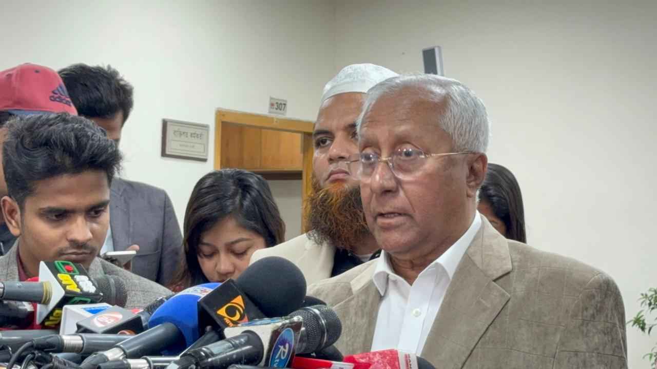 প্রার্থীদের অস্ত্র ইস্যুতে মন্ত্রণালয়ের সঙ্গে আলোচনা হয়নি: ইসি সচিব