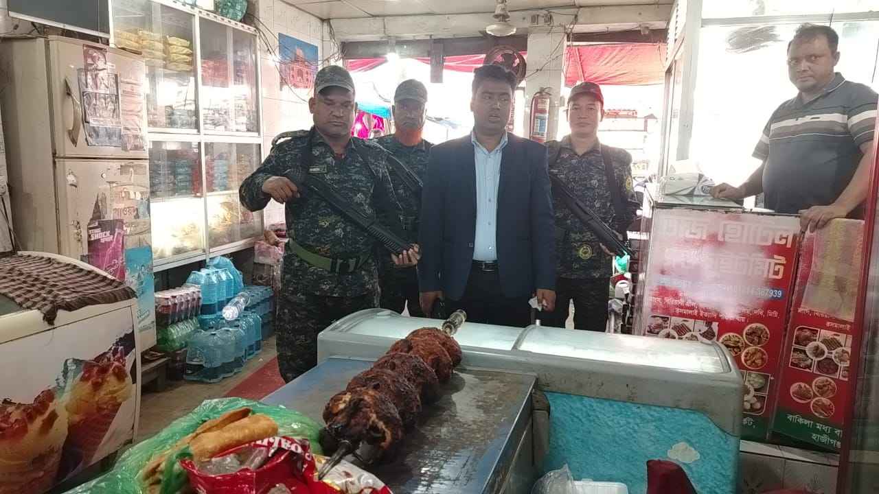 বাসি খাবার বিক্রির জন্য সংরক্ষণ, হোটেল মালিকের জরিমানা 