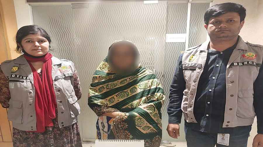 ৫ হাজার পিস ইয়াবাসহ নারী মাদক কারবারি গ্রেফতার