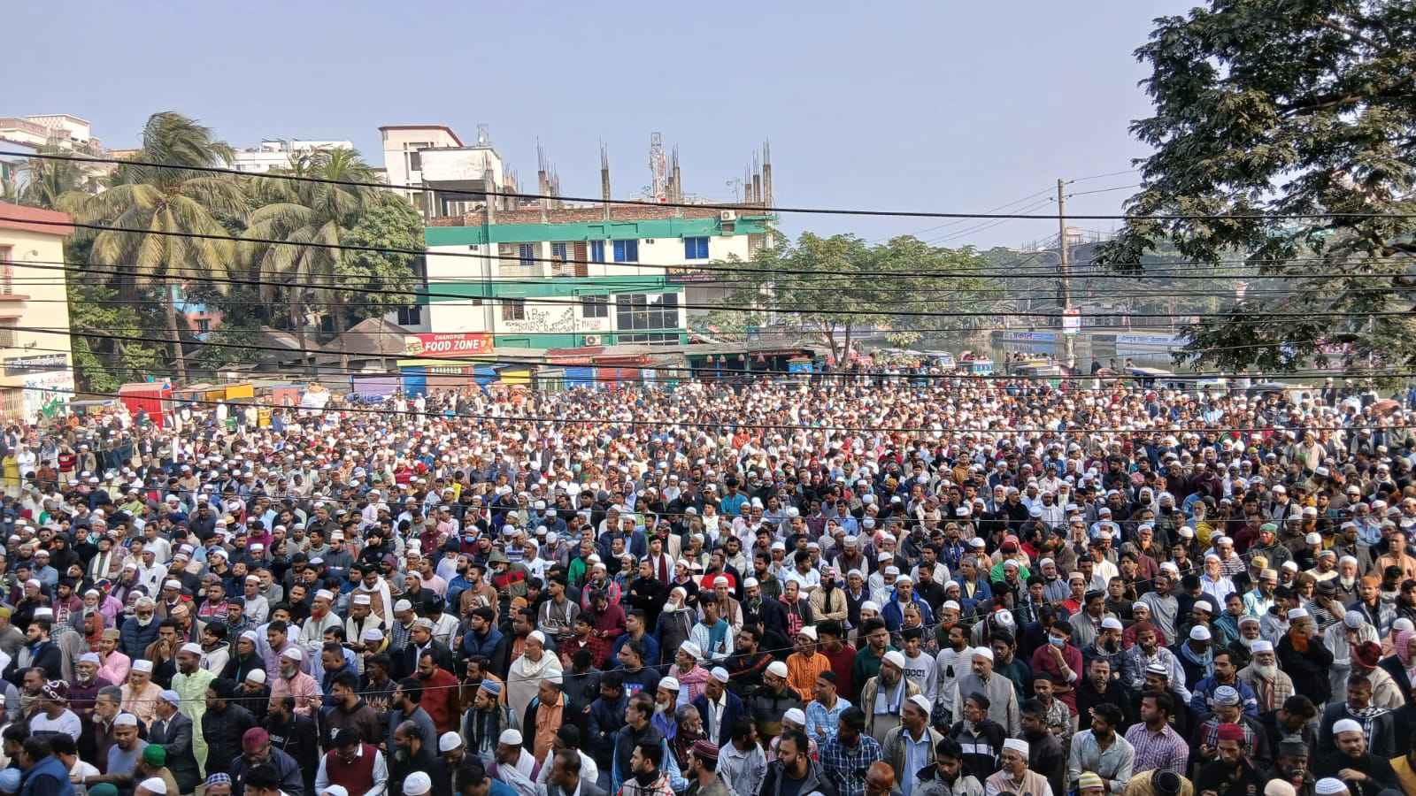 চাঁদপুরে বেগম খালেদা জিয়ার গায়েবানা জানাজায় হাজারো মানুষের ঢল