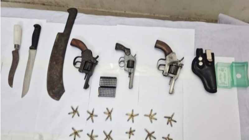 পল্লবীতে পরিত্যক্ত ৩টি রিভলভারসহ দেশীয় অস্ত্র উদ্ধার