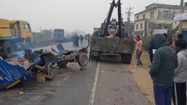 নরসিংদীতে পিকাপ-কাভার্ড ভ্যান সংঘর্ষে নিহত ১