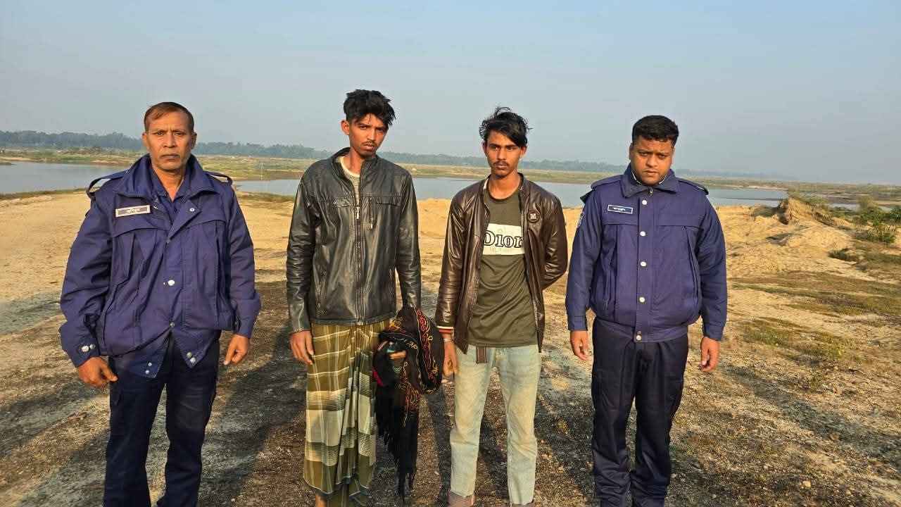 নেত্রকোনায় নদী থেকে অবৈধভাবে বালু তোলায় ২ জনের কারাদণ্ড