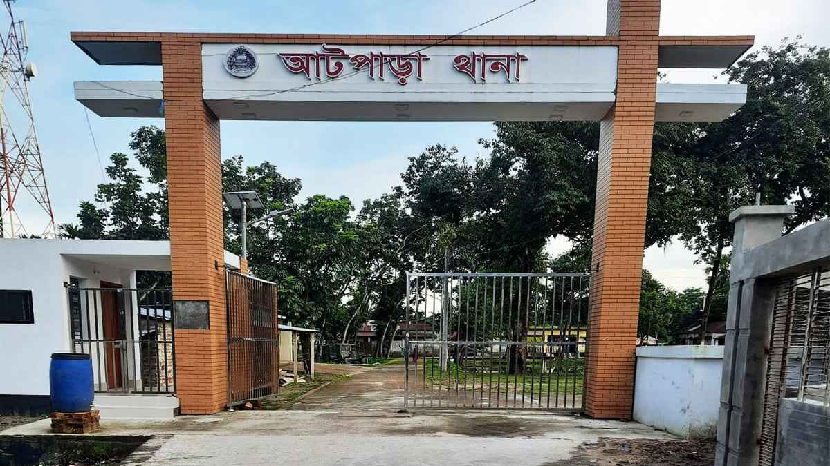 আটপাড়ায় পূর্ব বিরোধের জেরে সংঘর্ষ, আহত ২০