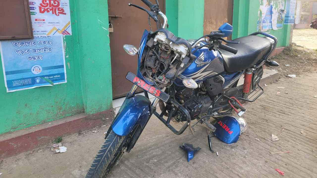 অভিযান চালানোয় এসিল্যান্ডের বিরুদ্ধে মিছিল, সাংবাদিককে মারধর, ভাঙচুর