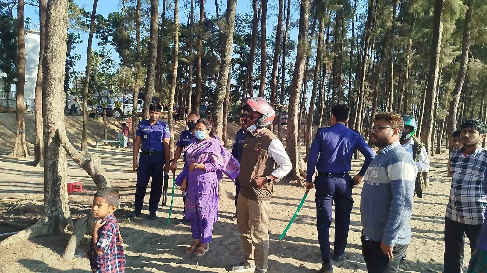 ইনানীতে ঝাউবাগান দখলমুক্ত, অবৈধ স্থাপনা উচ্ছেদ