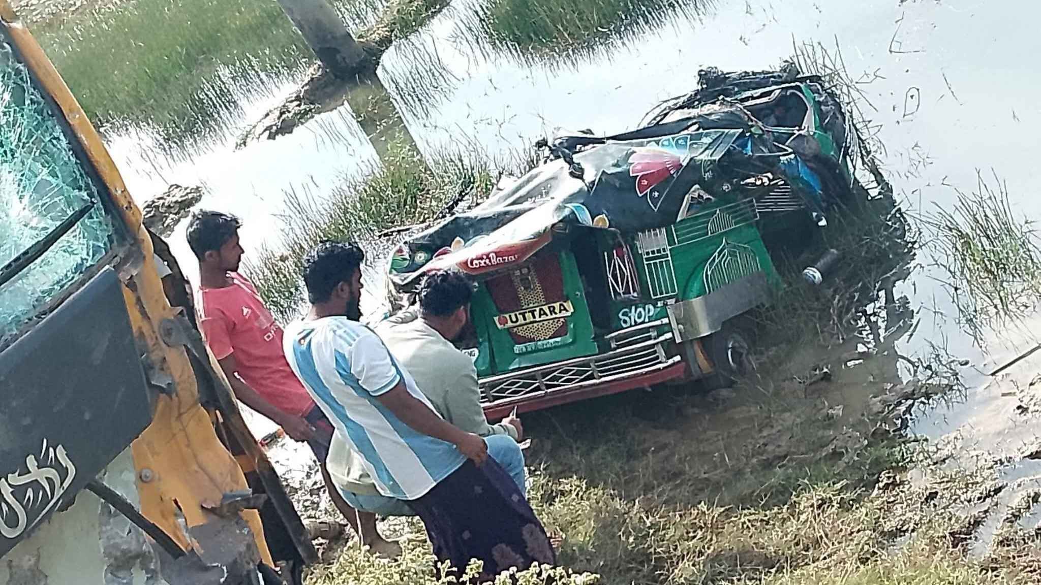 টেকনাফে ট্রাক-অটোরিকশা মুখোমুখি সংঘর্ষে নিহত ২
