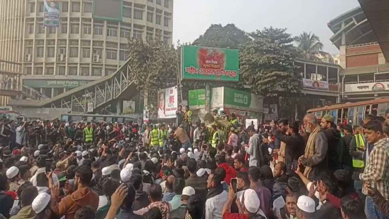 হাদি হত্যার বিচার দাবিতে শাহবাগ অবরোধ