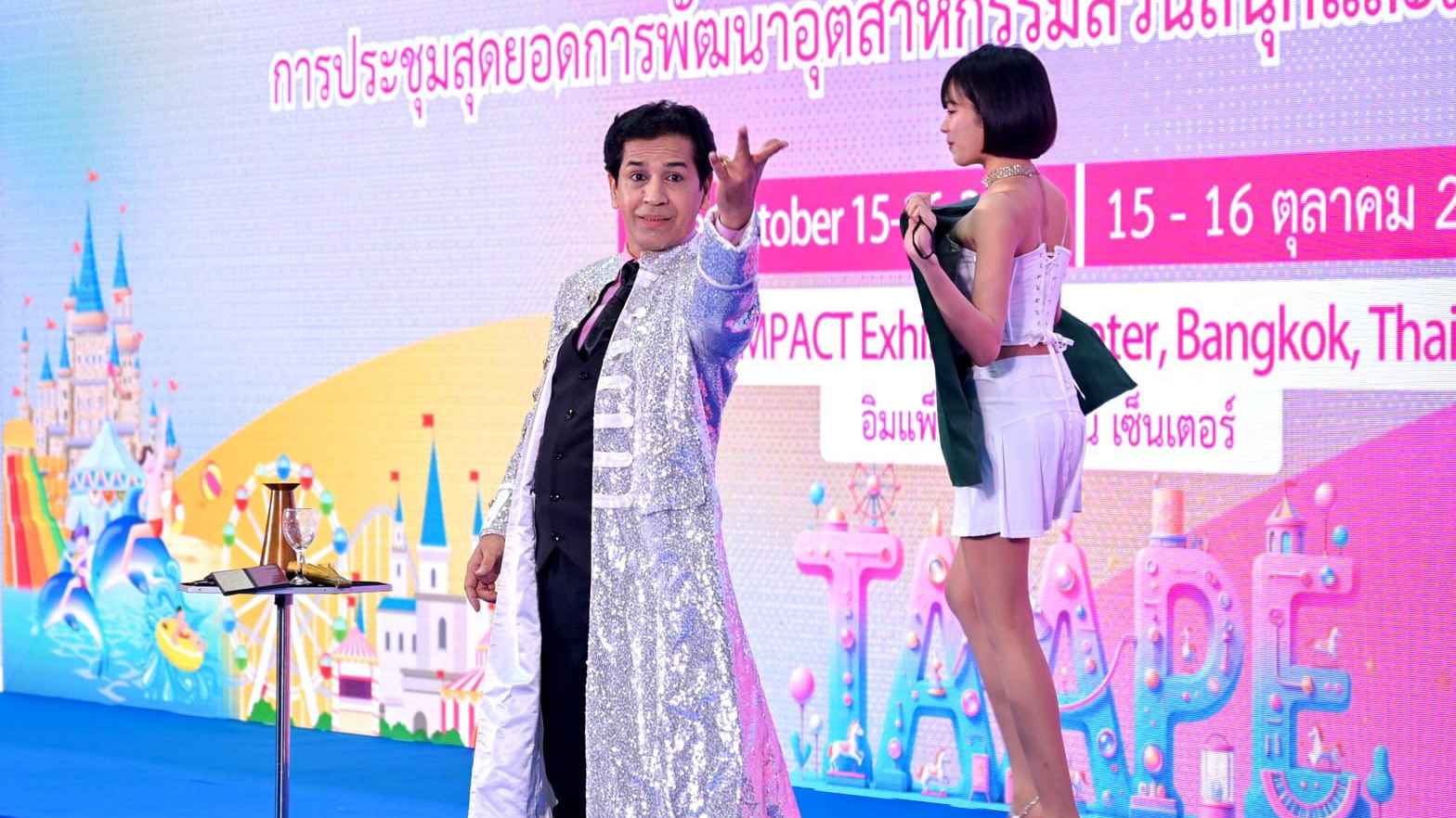 আন্তর্জাতিক এক্সপো মাতালেন জাদুশিল্পী আলীরাজ