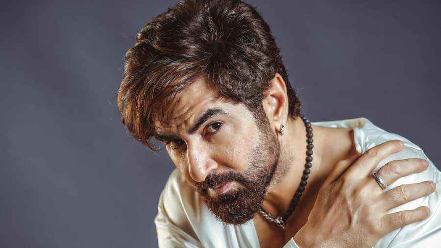 আহত জিৎ, বন্ধ শুটিং 