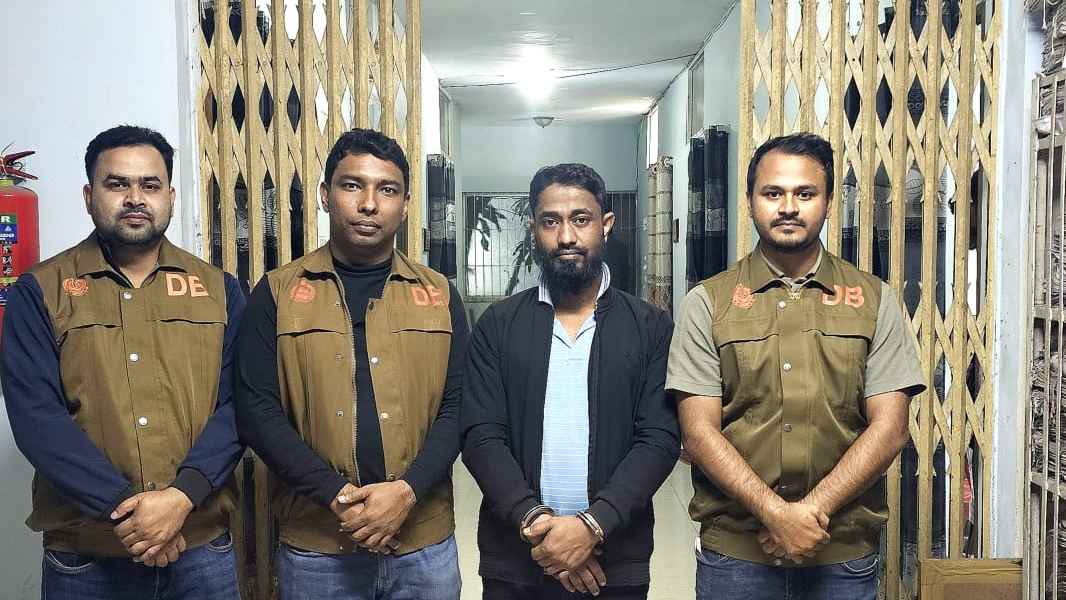 লক্ষ্মীপুরে ১০ হাজার টাকার চুক্তিতে নির্বাচন অফিসে আগুন দেওয়া হয়: এসপি