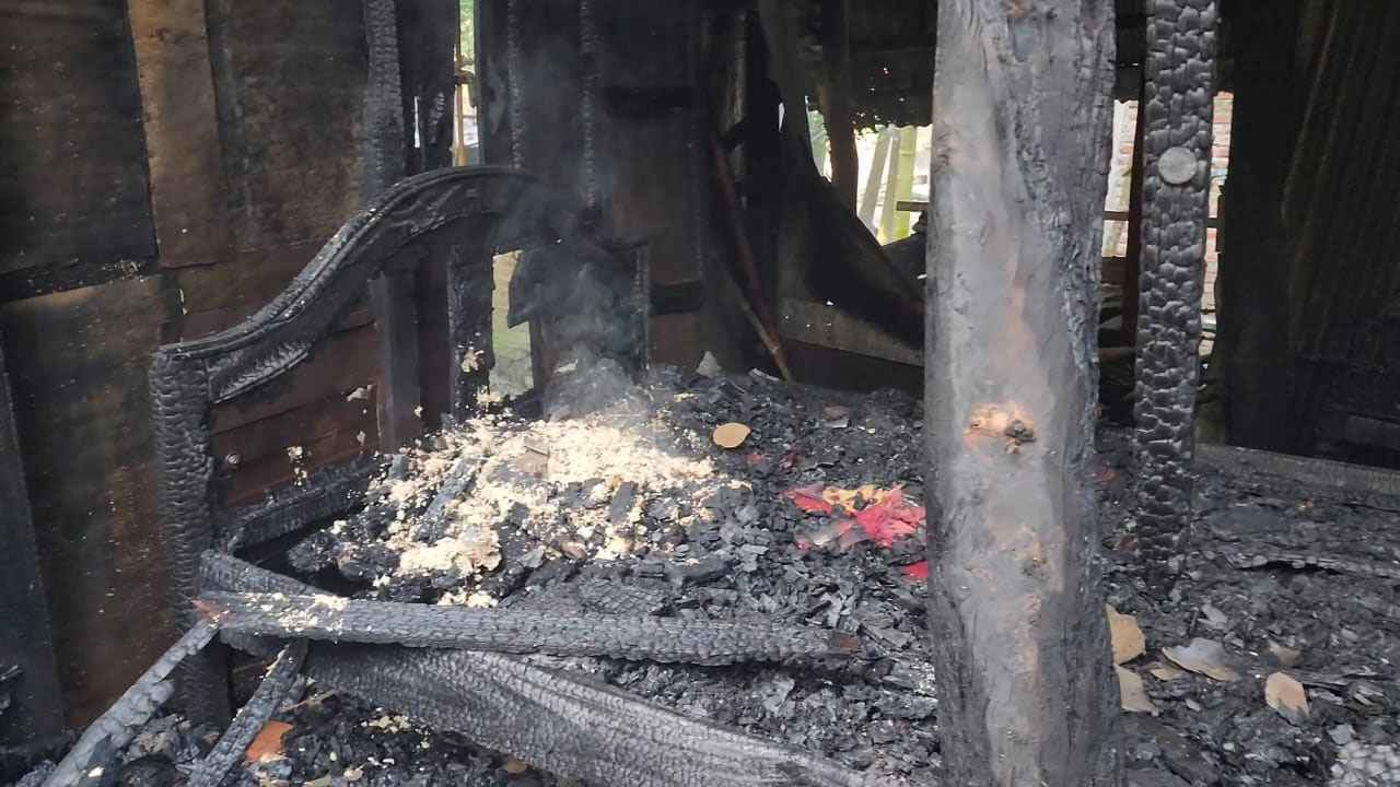 শীত নিবারণের আগুনে পুড়ে বৃদ্ধার মৃত্যু