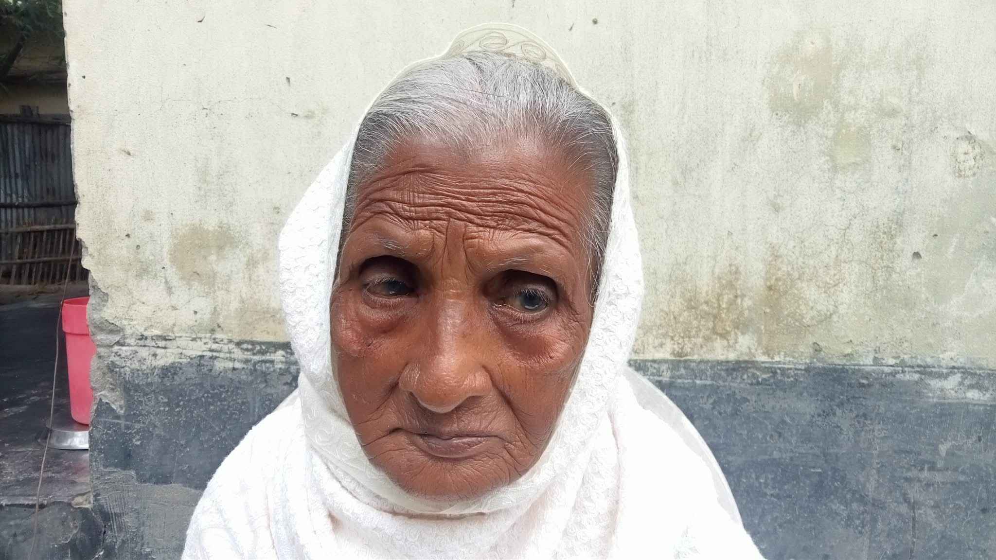 রোগাগ্রস্ত শয্যাশায়ী বীরাঙ্গনা ফুলমতির খোঁজ রাখে না কেউ!