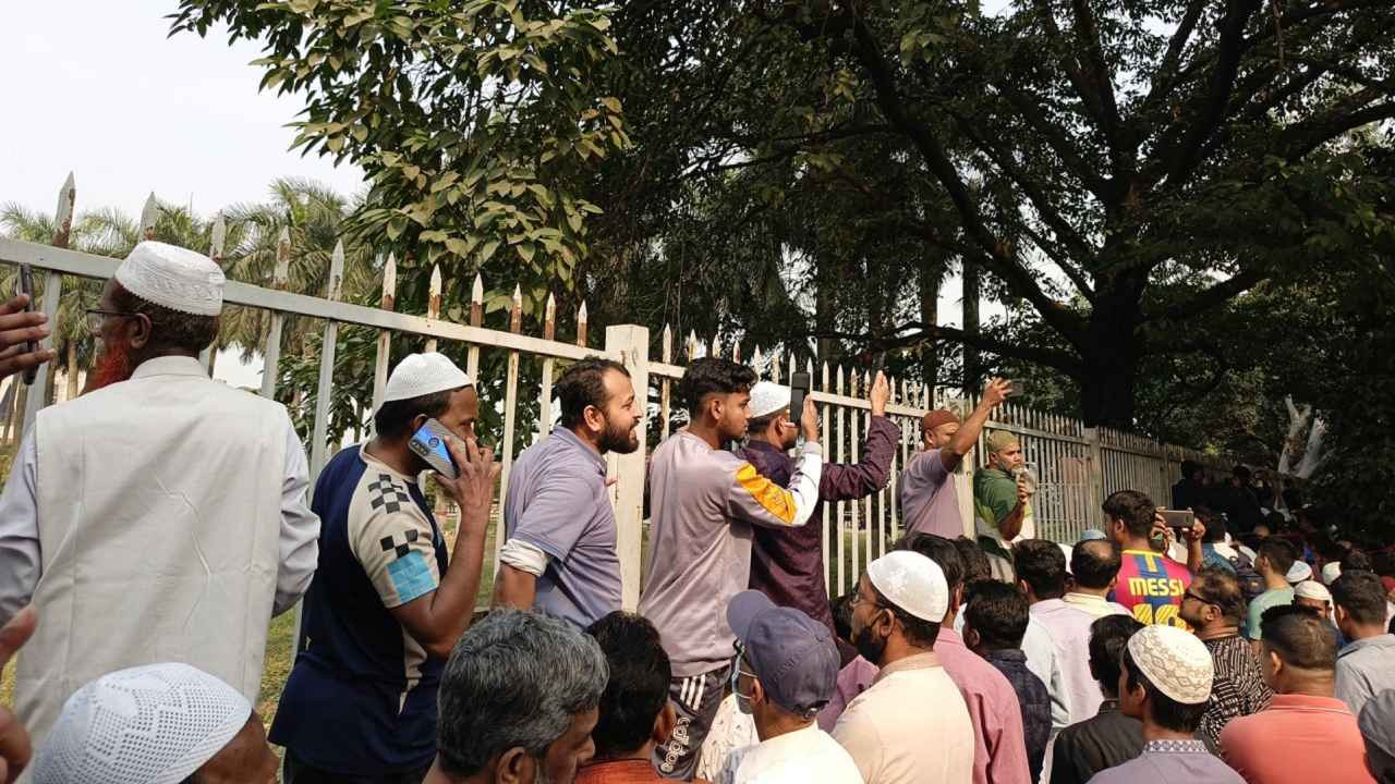 শেষবারের মতো হাদিকে দেখতে না পেরে মুসল্লিদের আপেক্ষ