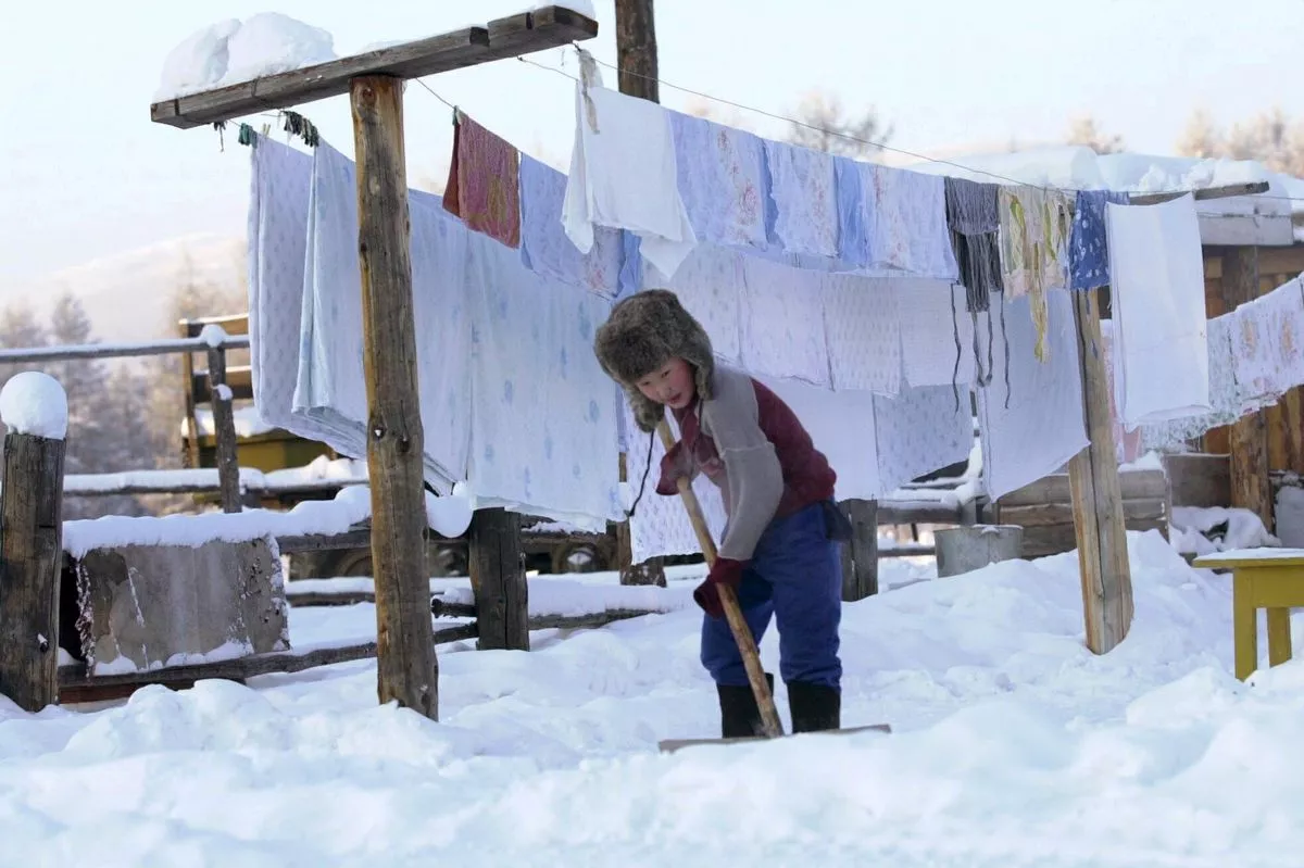 1_Yakutska-city-in-Yakutia-SiberiaRussia-040201