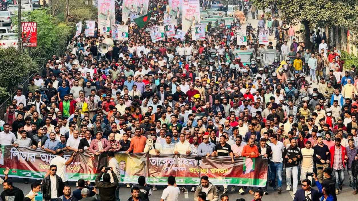 তারেক রহমানের আগমনকে স্বাগত জানিয়ে রাজধানীতে যুবদলের মিছিল  