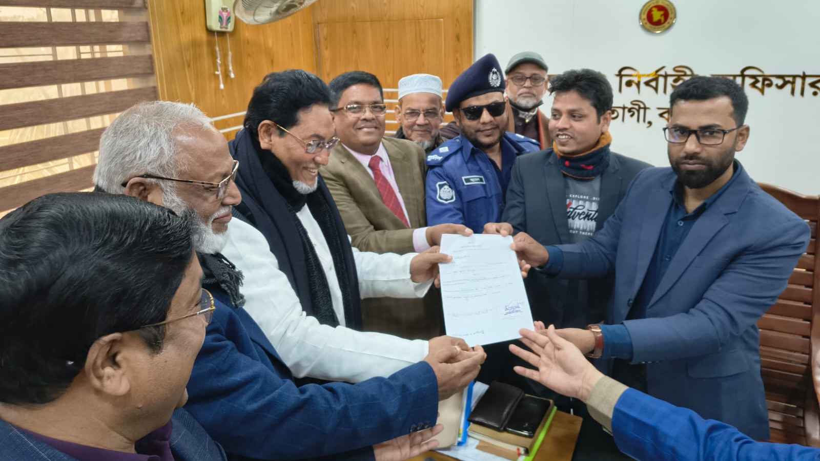 বরগুনা-১ ও ২ আসনে মনোনয়ন জমা পড়েছে ১৮টি