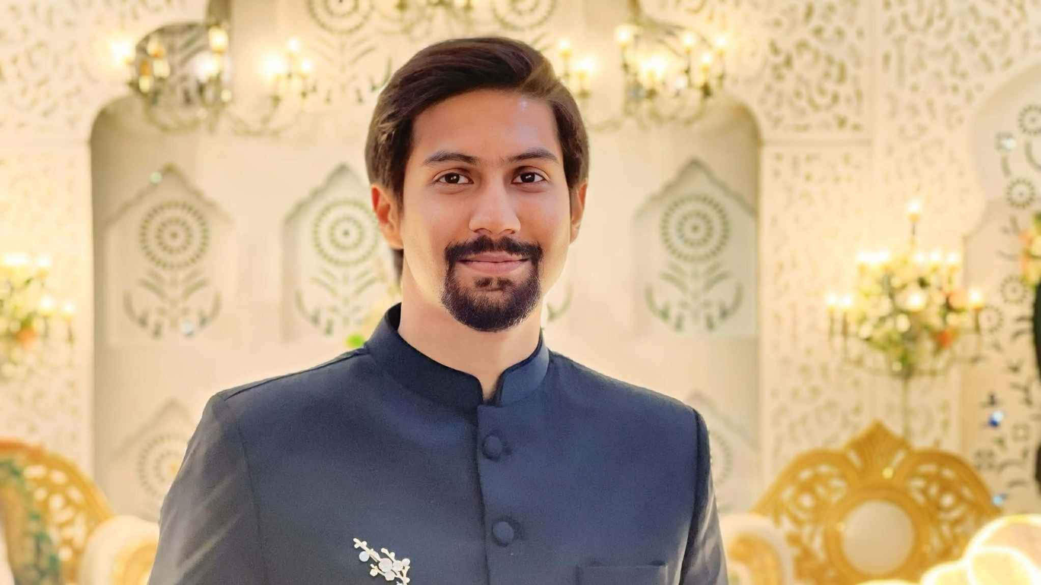 ব্যস্ততার রেলগাড়িতে নাফিস 