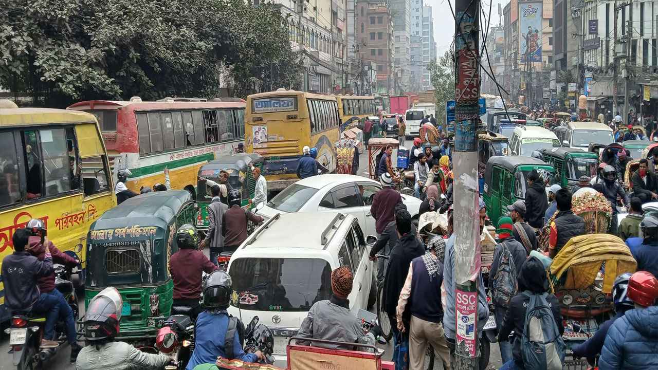 বাড্ডা থেকে বন্ধ সড়ক, রামপুরায় আটকা শত-শত গাড়ি