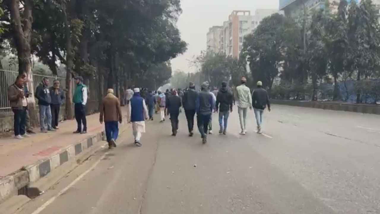 যানবাহন সংকট, পায়ে হেঁটে ছুটছে মানুষ