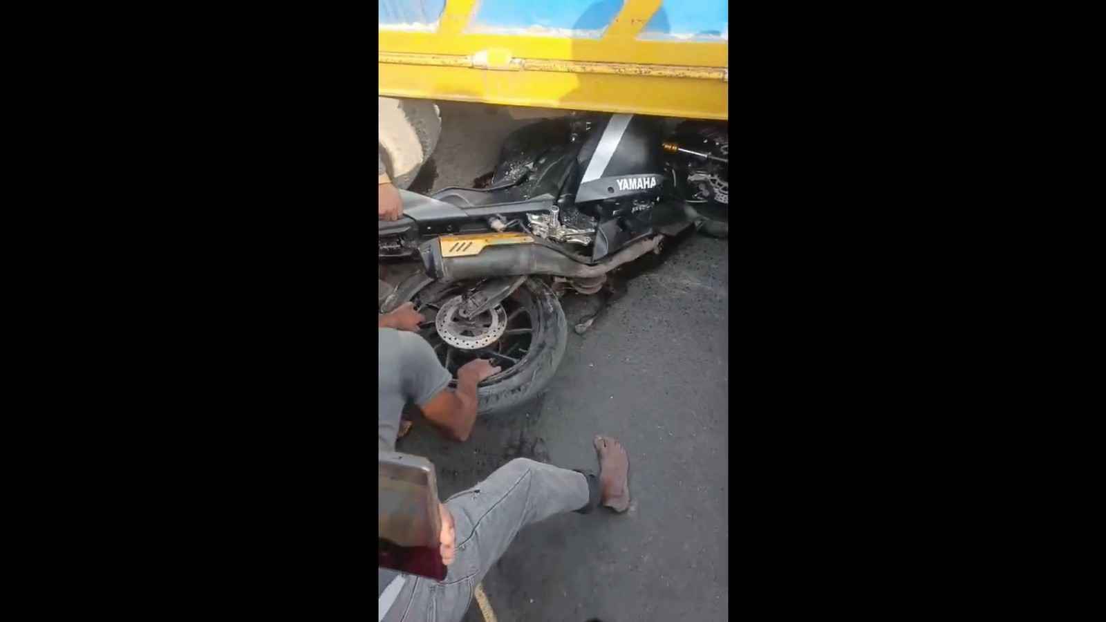 মাদারীপুরে নসিমনের চাকায় পৃষ্ট হয়ে মোটরসাইকেল চালক নিহত