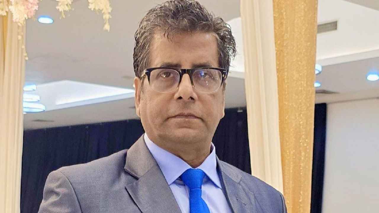 সাংবাদিক আনিস আলমগীরকে ডিবি অফিসে নেয়া হয়েছে