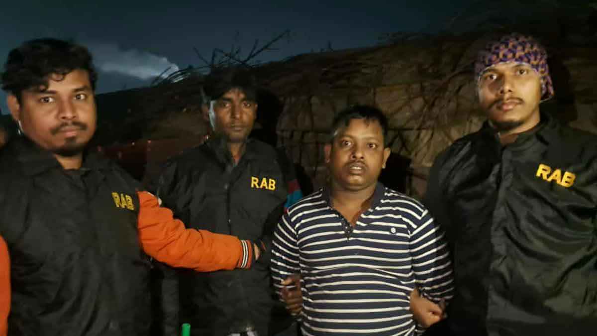 হাদি হত্যাচেষ্টা: মূল অভিযুক্ত ফয়সালের সহযোগী কবির গ্রেফতার