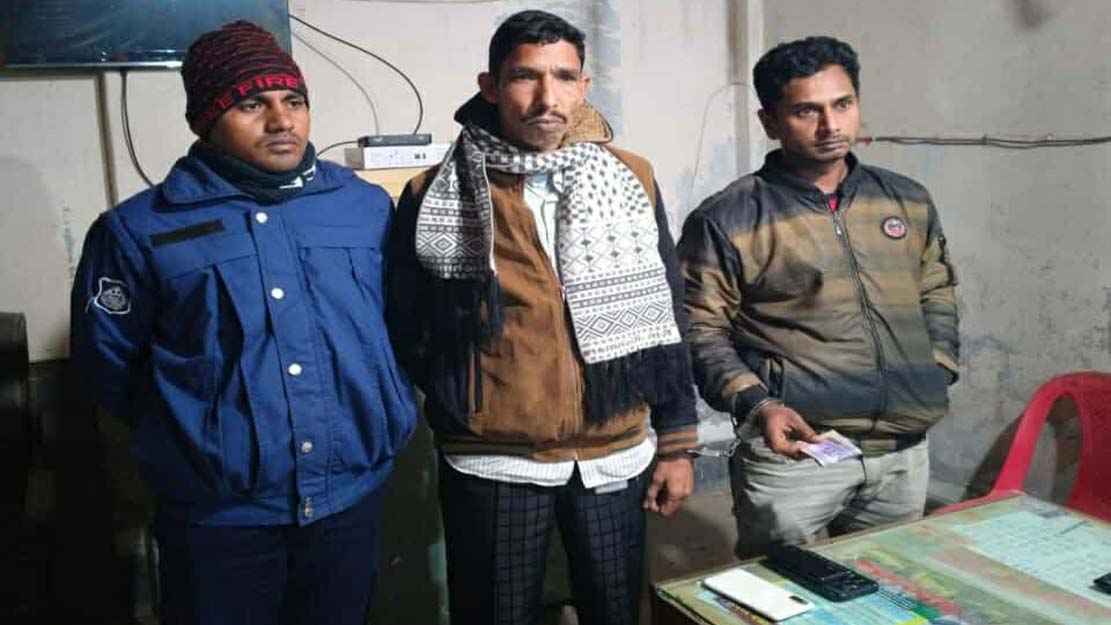 বরগুনায় ২০ হাজার টাকার জাল নোটসহ দুই যুবক গ্রেফতার