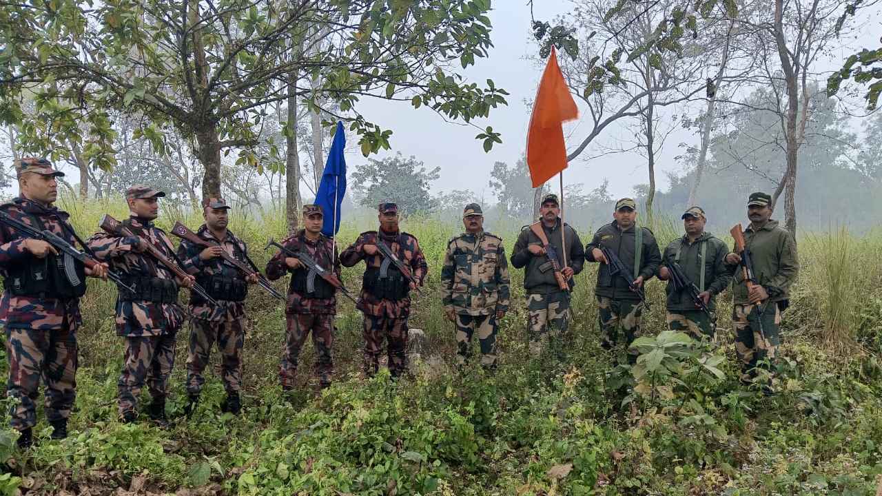 জয়পুরহাট সীমান্তে বিজিবি বাধায় বিএসএফের কাঁটাতারের বেড়া নির্মাণ বন্ধ