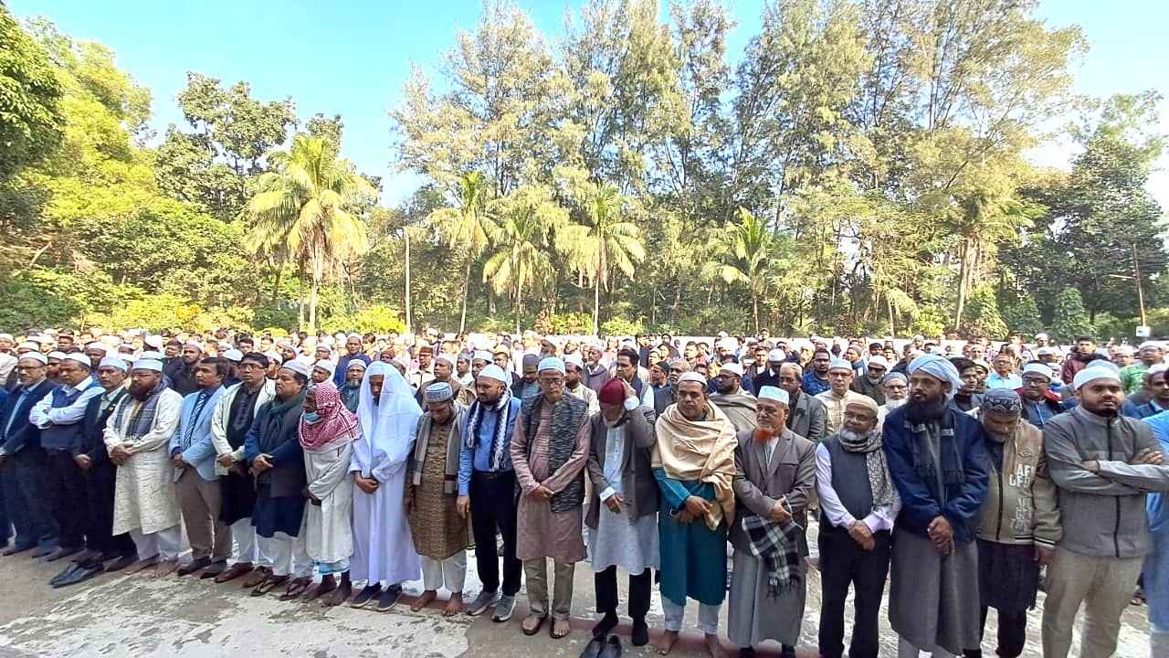 চবিতে খালেদা জিয়ার গায়েবানা জানাজা, মানুষের ঢল