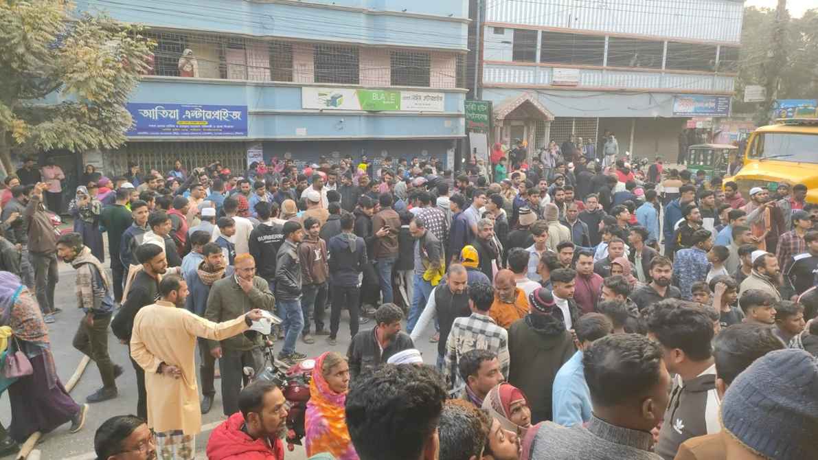 পুলিশের তাড়া খেয়ে পালাতে গিয়ে ট্রাকচাপায় ২ বাইক আরোহী নিহত