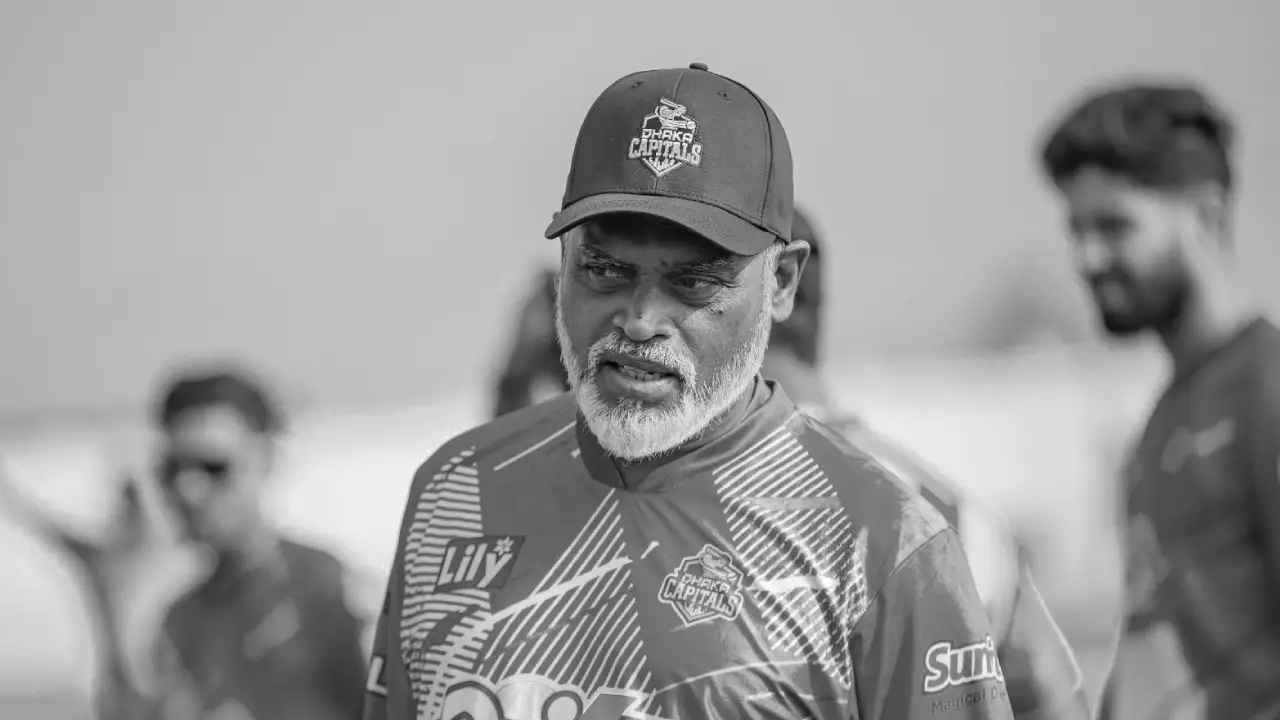 মাঠেই হার্ট অ্যাটাক করে মারা গেলেন ঢাকা ক্যাপিটালসের কোচ 