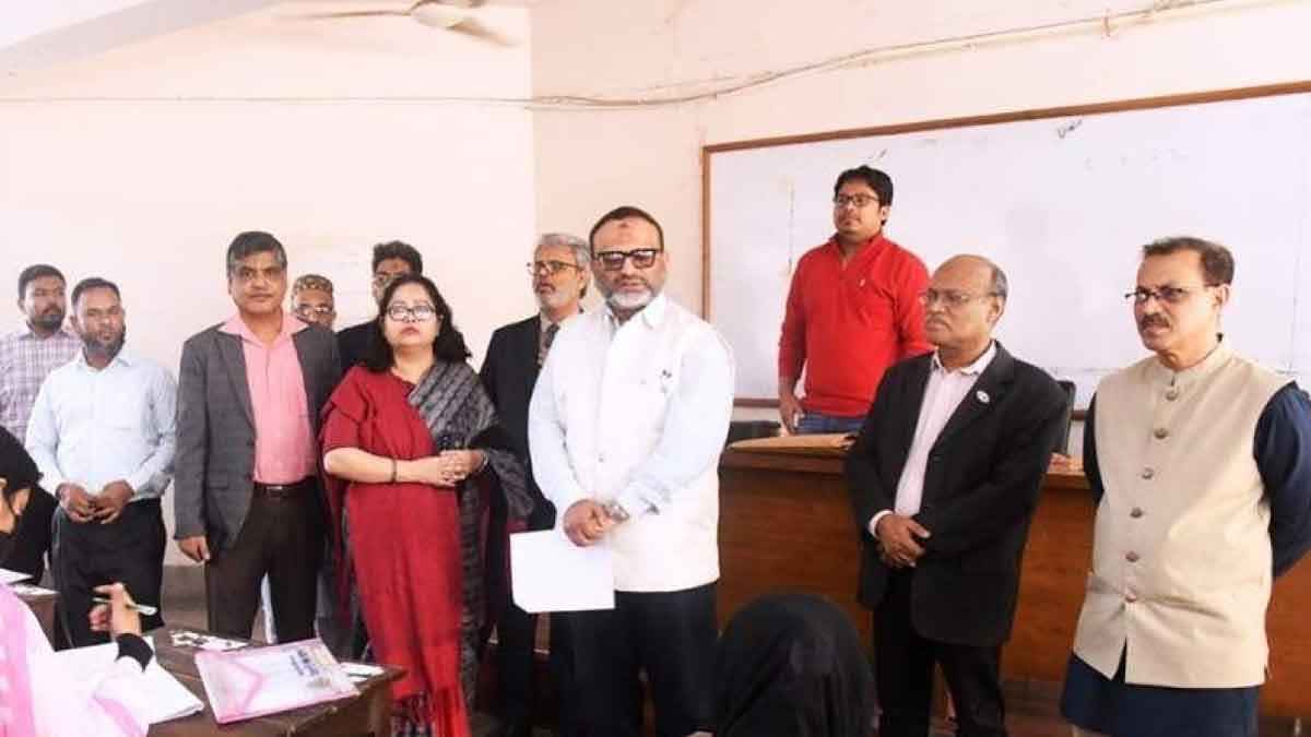 ভর্তি পরীক্ষা কঠিন প্রতিযোগিতা, মানসিক চাপ দেওয়া অনুচিত: ঢাবি উপাচার্য