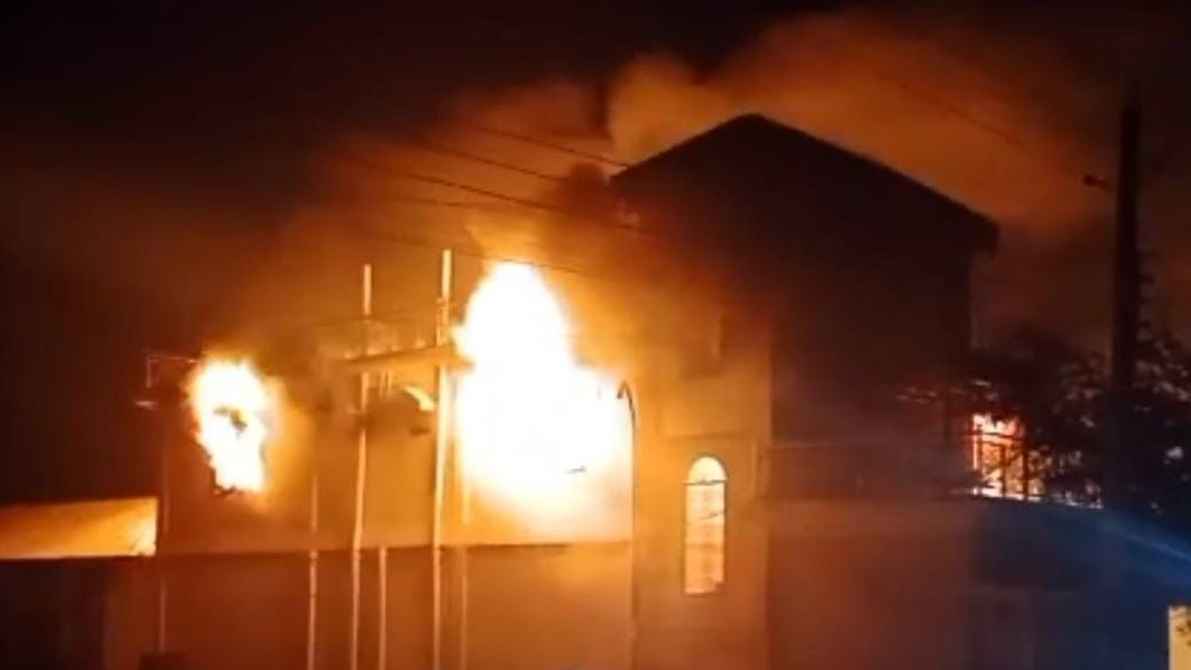 সাবেক প্রতিমন্ত্রী খালিদ ও সাবেক মেয়রের বাড়িতে আগুন