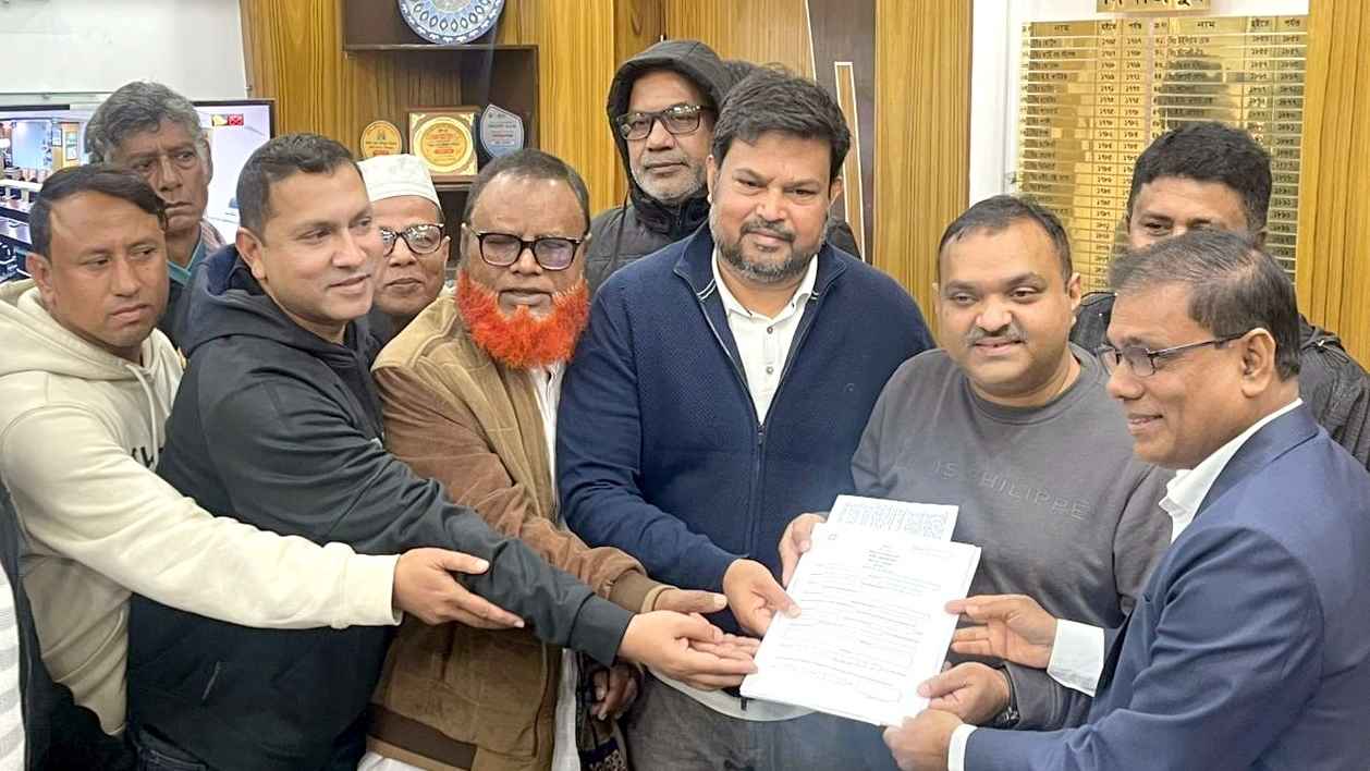 দিনাজপুর-৩ আসনে খালেদা জিয়ার পক্ষে মনোনয়নপত্র সংগ্রহ