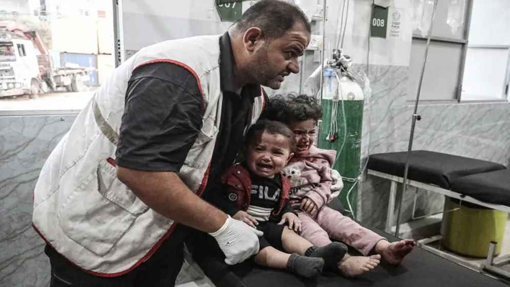 ওষুধ আটকে গাজার রোগীদের মৃত্যুর দিকে ঠেলে দিচ্ছে ইসরায়েলের