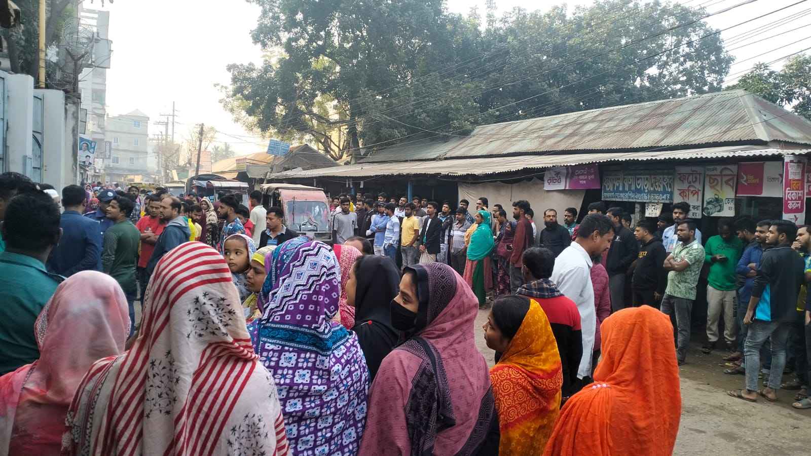 শ্রমিকদের ধর্মঘটে গাজীপুরে কারখানা বন্ধ ঘোষণা