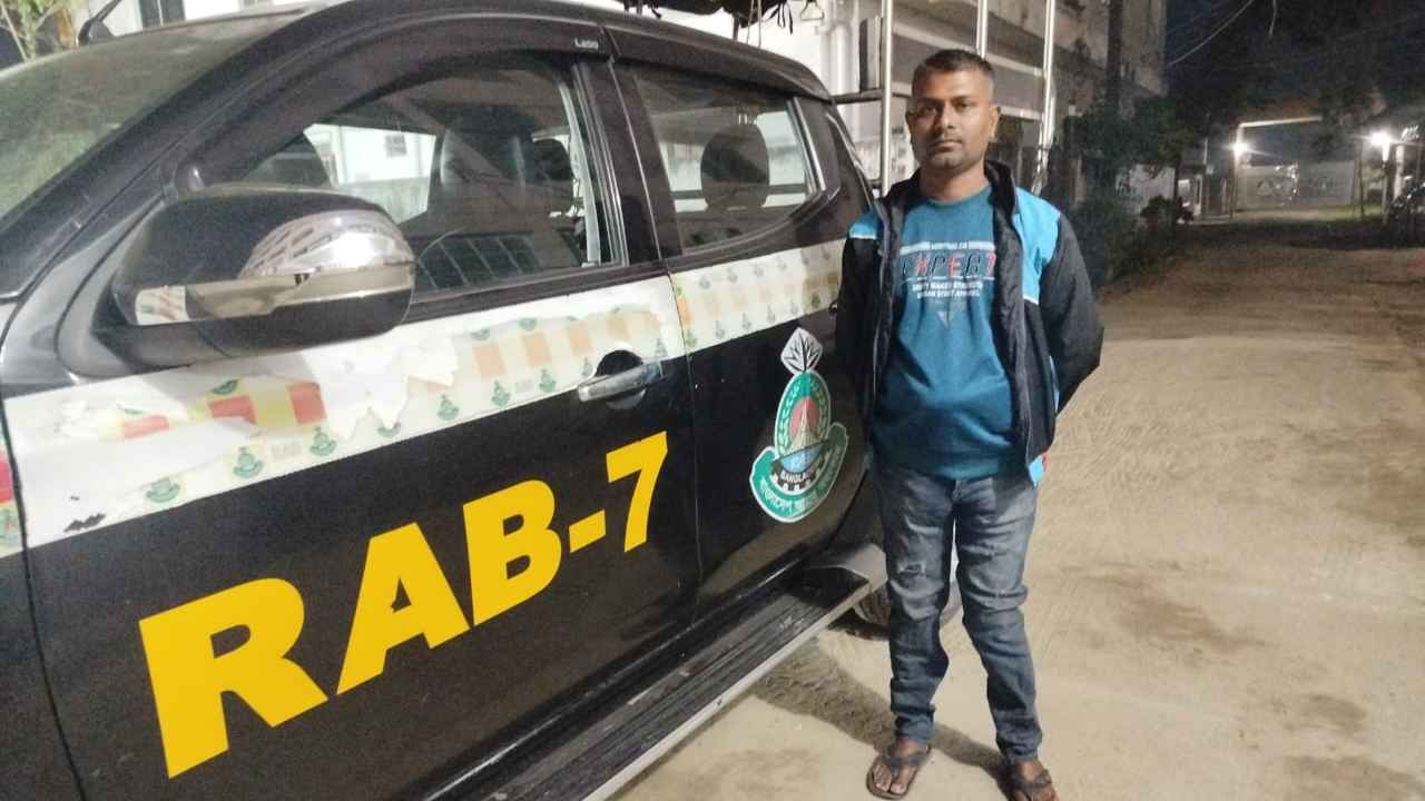 কুমিল্লায় হত্যা মামলার আসামি ফেনীতে গ্রেফতার