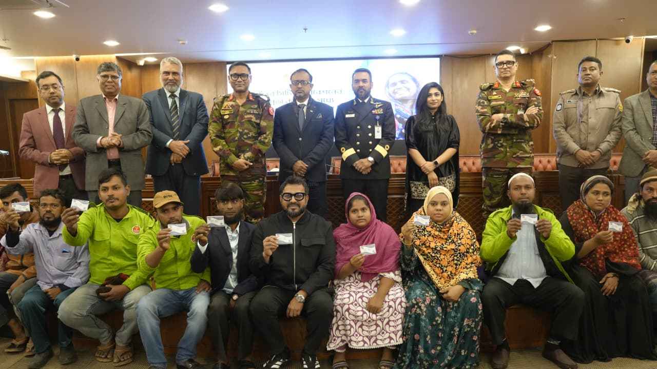 আড়াই হাজার পরিচ্ছন্নতা কর্মীকে স্বাস্থ্যবীমার আওতায় আনলো ডিএনসিসি